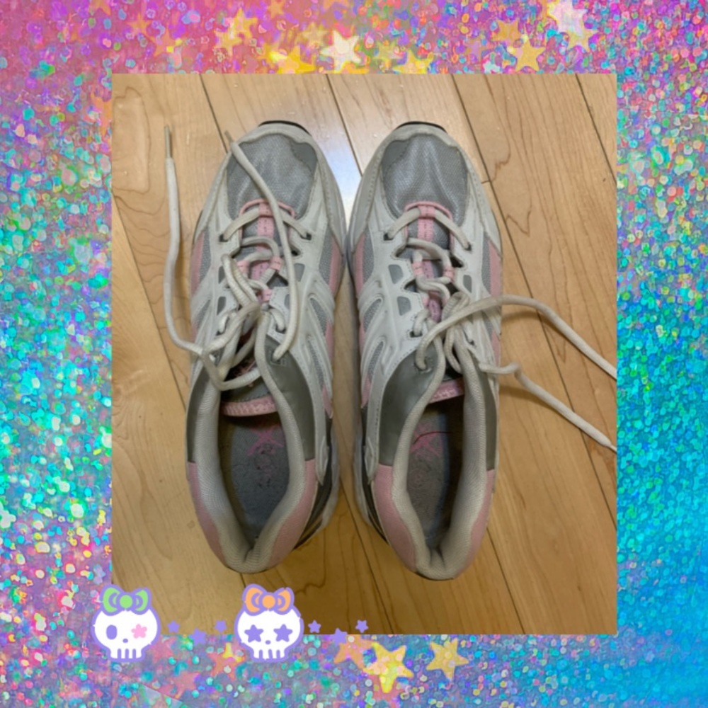 💀 White and Pink Sneakers